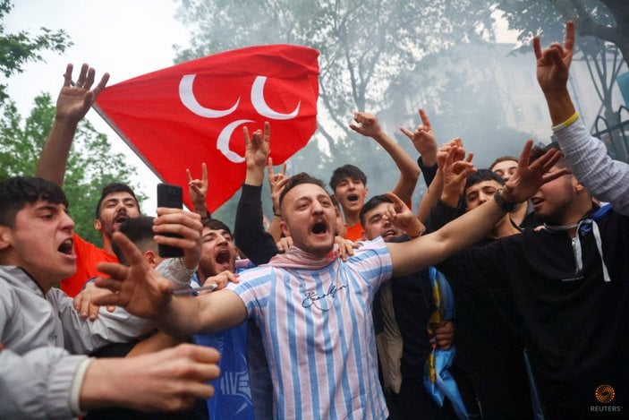 Cumhurbaşkanı Erdoğan'ın seçim zaferi meydanlarda kutlanıyor