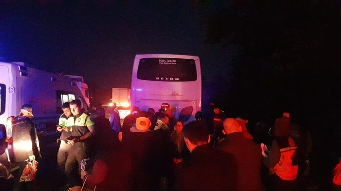 Sakarya'da AK Partili seçmenleri taşıyan otobüs kaza yaptı: 22 yaralı