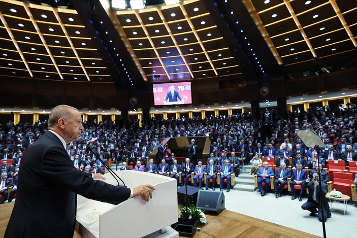 Cumhurbaşkanı Erdoğan: Milletim kumar masasına tekmeyi vurarak devirmiştir