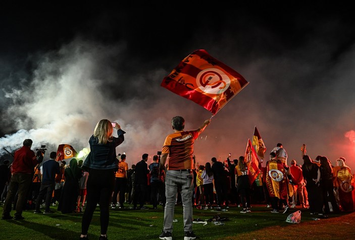 Şampiyon Galatasaray, İstanbul'a geldi