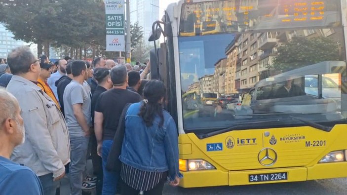 Üsküdar-Çekmeköy metro hattında teknik arıza nedeniyle seferler yapılamıyor #5
