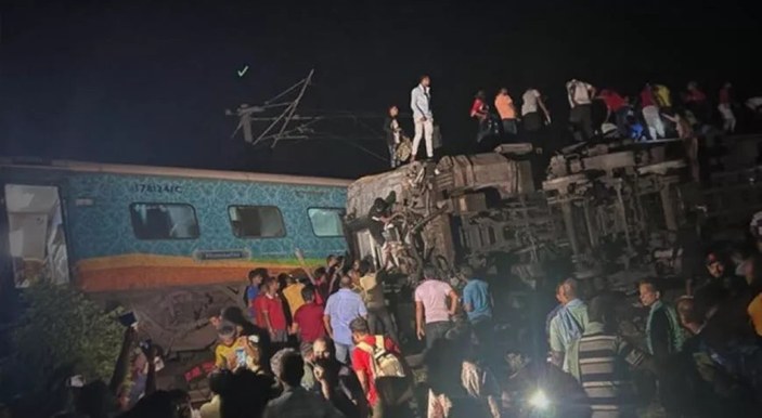 Hindistan'da feci tren kazası: 207 ölü, 900 yaralı