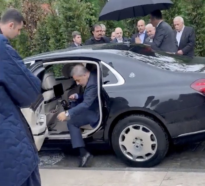 Cumhurbaşkanı Erdoğan, Mehmet Barlas'ın cenazesine Hakan Fidan ile birlikte geldi