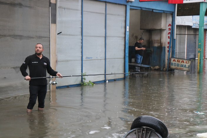 Samsun'da istinaf duvarı çöktü: 5 araç duvarın altında kaldı