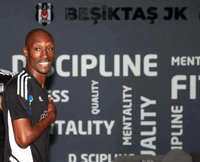 Beşiktaş, Atiba Hutchinson'a veda etti