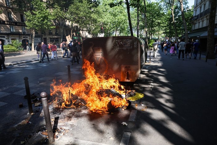 Fransa'da emeklilik yaşını yükselten reforma karşı ülke genelinde protestolar sürüyor