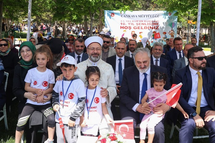 Diyanet İşleri Başkanı Ali Erbaş: Bayrağını seven çocuklar yetiştirmenin gayretindeyiz