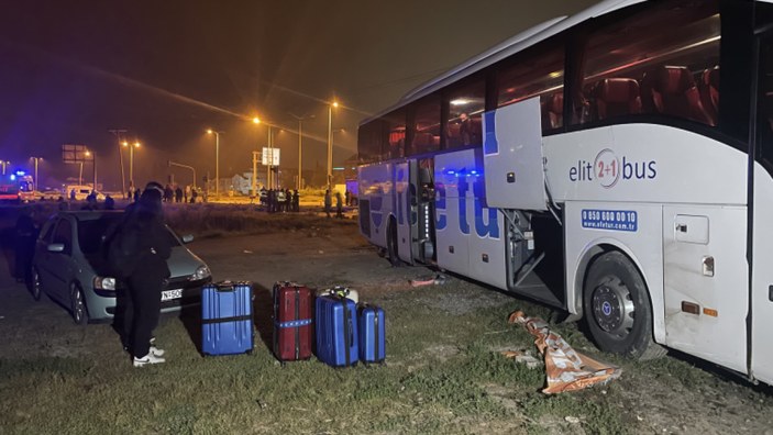 Zonguldak'da yolcu otobüsü ile otomobilin çarpıştığı kazada 2 kişi öldü