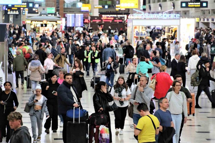 Antalya’ya havayoluyla gelen turist sayısı 4 milyonu geçti #2