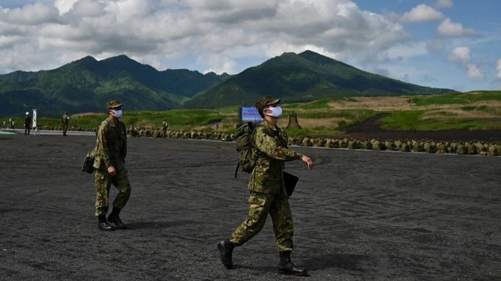 Japonya'da asker adayının atış eğitimi sırasında iki subay öldü