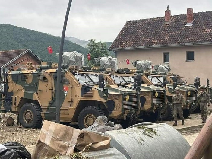 Kosova'da Türk komandoları devriye atıyor