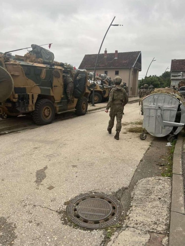 Kosova'da Türk komandoları devriye atıyor