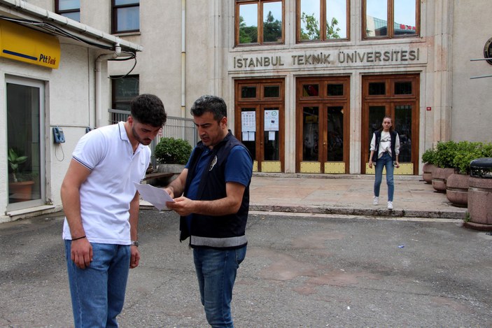 Beyoğlu'nda YKS'ye geç kalan öğrenci:  5 dakika ile bir senem heba oldu #4