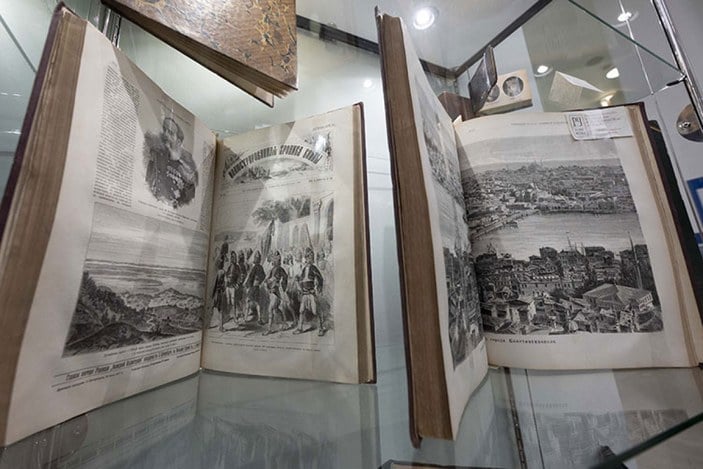 İngiltere'deki sahaflarda Osmanlı'yı ve İslam dünyasını anlatan tarihi belgeler bulunuyor