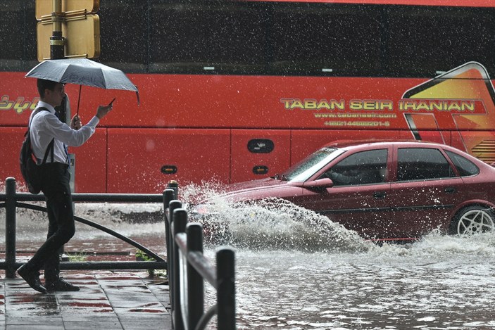 Ankara'da sağanak yağış sonrası bilindik manzaralar