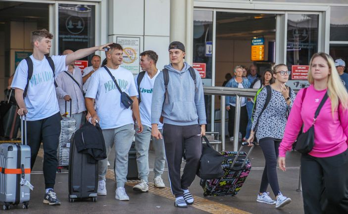 Antalya, havada yeni turist rekoru kırdı #2