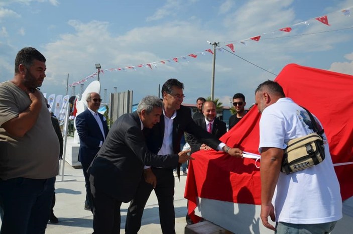 CHP'li Gömeç Belediyesi düzenlediği törenle heykel açılışı yaptı