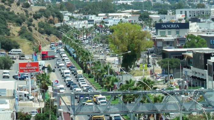 Bodrum'da bayram yoğunluğu: 1 günde 25 bin araç giriş yaptı