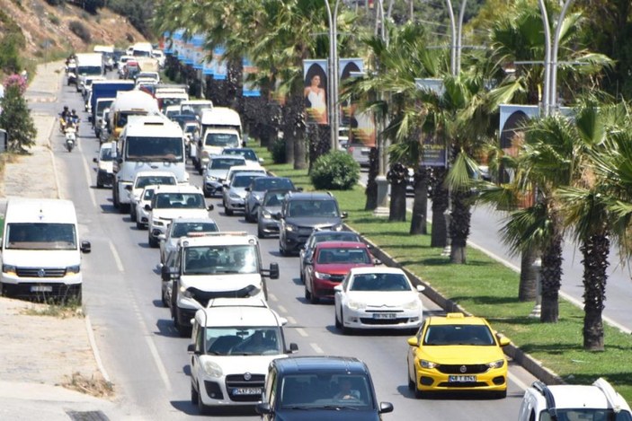Bodrum'da bayram yoğunluğu: 1 günde 25 bin araç giriş yaptı