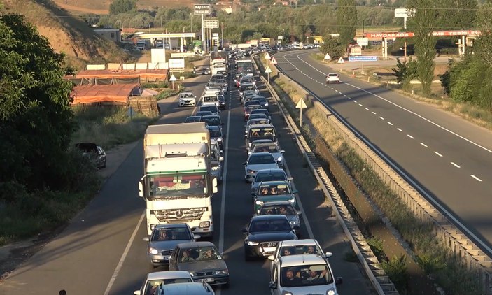 Büyük bayram trafiği sürüyor: 43 ilin geçiş güzergahı havadan görüntülendi