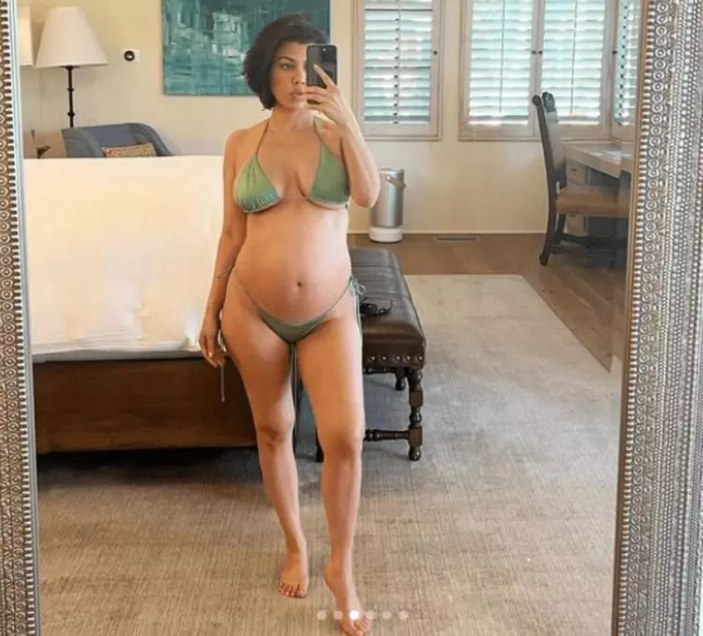 Kourtney Kardashian'dan hamilelik pozu