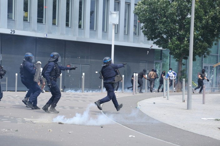 Fransa yangın yeri! Protestolar devam ediyor