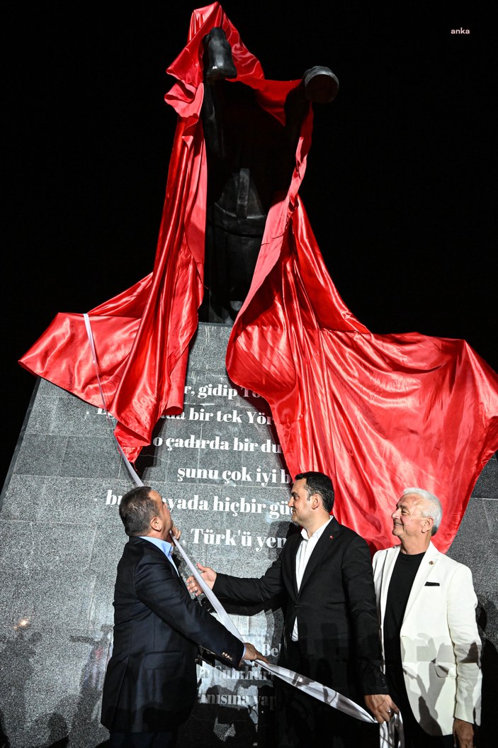 Antalya'da Atatürk heykeline konserli açılış