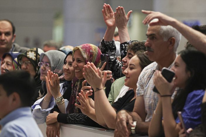 Ankaralı ilk hacı kafilesi yurda döndü