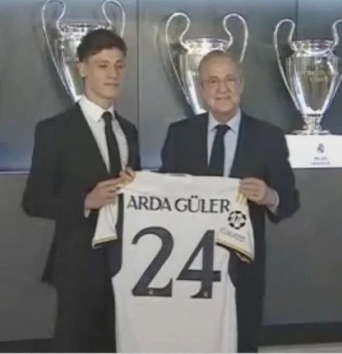 Arda Güler, Real Madrid'le sözleşme imzalıyor