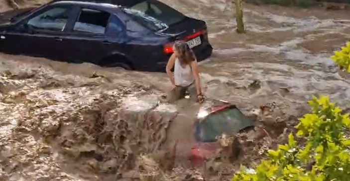 İspanya'da şiddetli yağış sele neden oldu