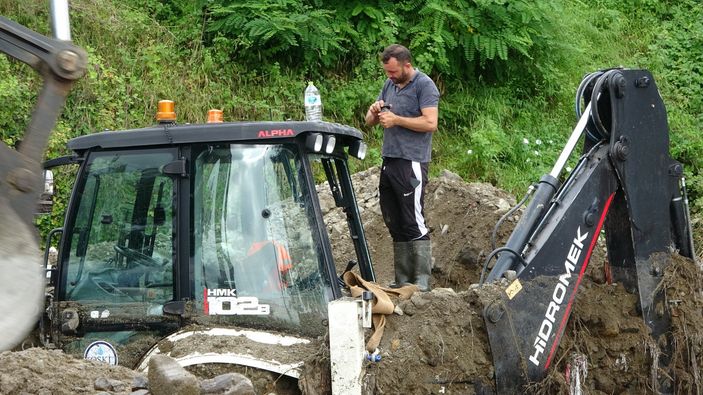 Ordu’da sel sonrası kapanan sahil yolunda çalışmalar sürüyor