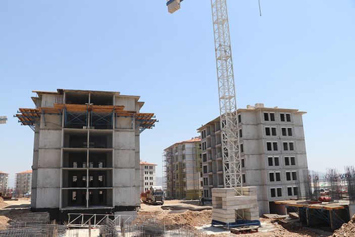 İslahiye'nin deprem konutlarında sona doğru: Dış cephe çalışmaları yapılıyor