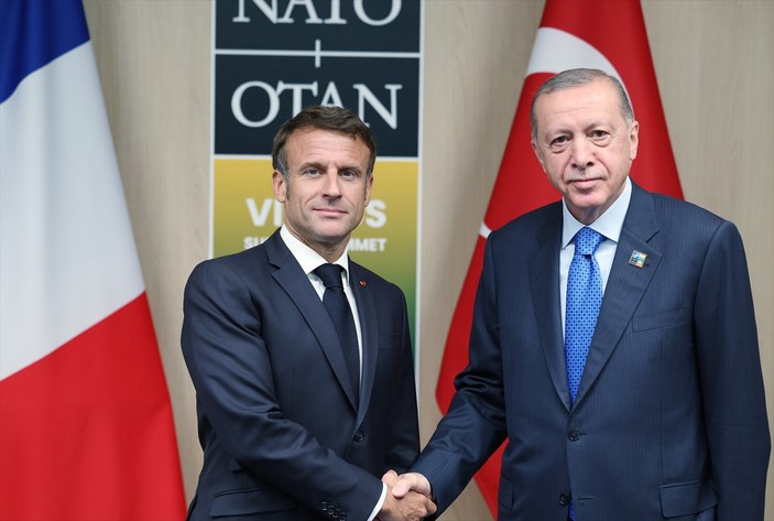 Cumhurbaşkanı Erdoğan mevkidaşı Emmanuel Macron ile bir araya geldi