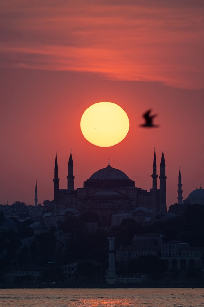 İstanbul'da günbatımı, eşsiz görüntüsüyle seyir zevki sundu