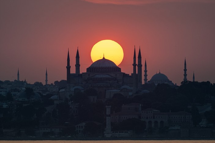 İstanbul'da günbatımı, eşsiz görüntüsüyle seyir zevki sundu