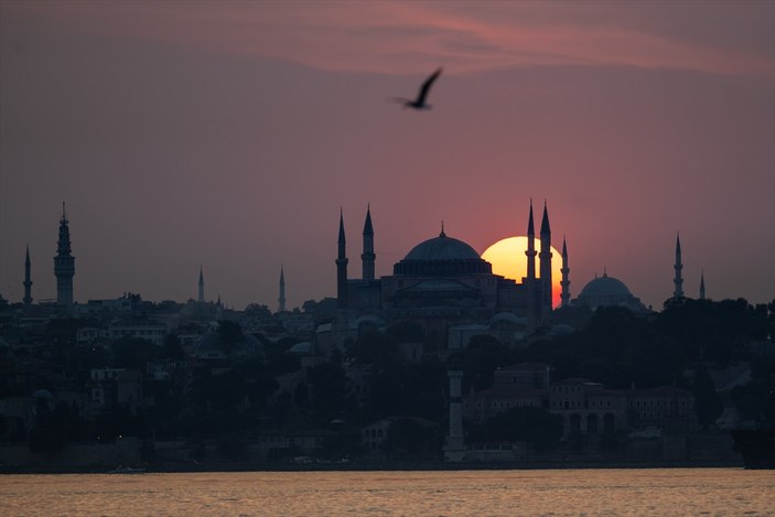 İstanbul'da günbatımı, eşsiz görüntüsüyle seyir zevki sundu