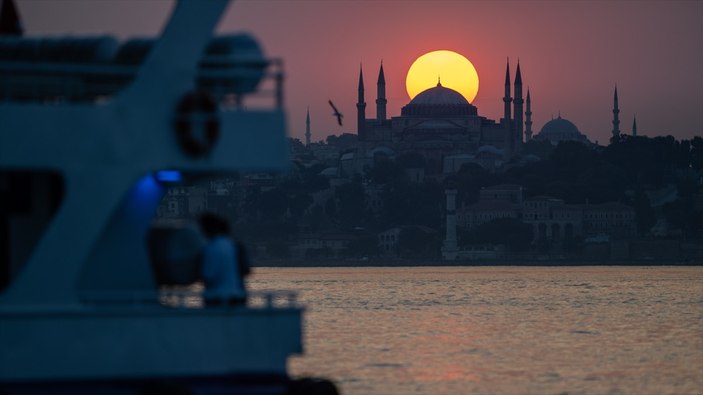 İstanbul'da günbatımı, eşsiz görüntüsüyle seyir zevki sundu