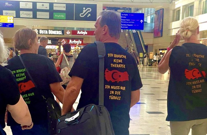 Antalya'ya gelen Alman turistin Türkiye sevdası: Terapiye ihtiyacım yok, Türkiye’ye gideyim yeter