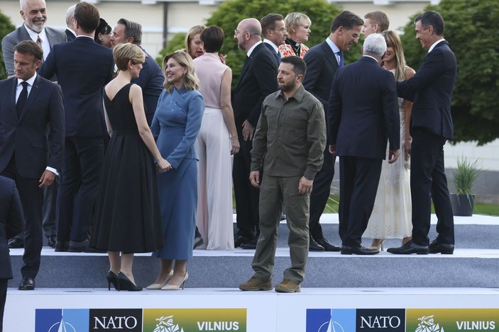 NATO Zirvesi'nde Vladimir Zelensky'nin dikkat çeken fotoğrafı
