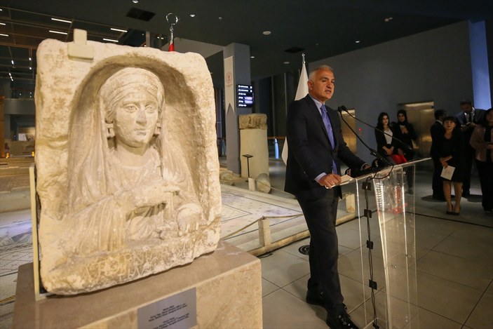 Zeugma kökenli mezar steli Türkiye'ye iade edildi: Her eser kendi vatanında güzeldir