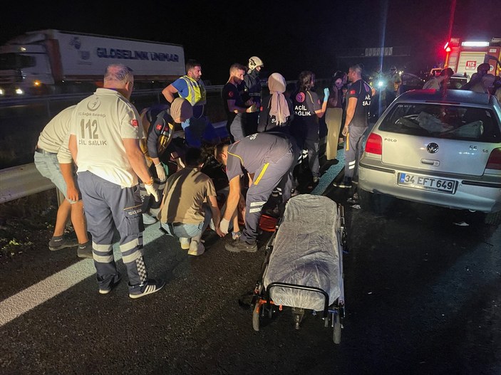 Düzce'deki zincirleme kazada 5'i çocuk 14 kişi yaralandı