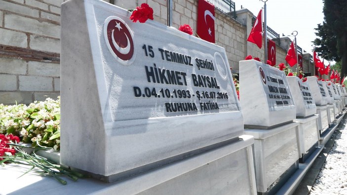 Edirnekapı Şehitliği'nde hüzünlü program: 15 Temmuz kahramanları anıldı