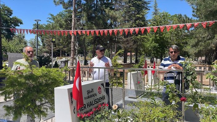Kahraman şehit Ömer Halisdemir'in kabrine ziyaretçi akını
