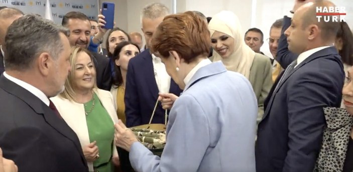 Meral Akşener’e doğum günü sürprizi: 68 yaşına girdi
