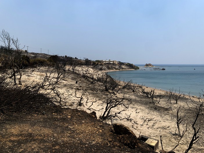 Rodos’taki orman yangını 6 gündür devam ediyor: 19 bin kişi tahliye edildi