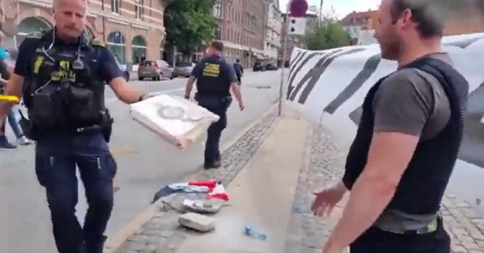 Danimarka'da bir eylem daha! Kur'an-ı Kerim'in yakılmasına tepki gösteren kadına polis engel oldu