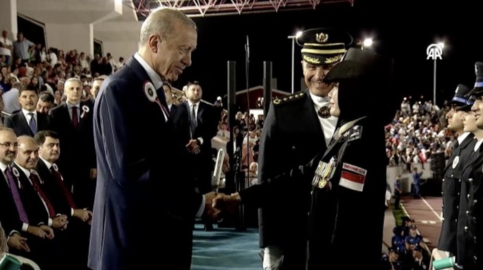 Cumhurbaşkanı Erdoğan ile Endonezyalı Komiser Yardımcısı arasında gülümseten diyalog