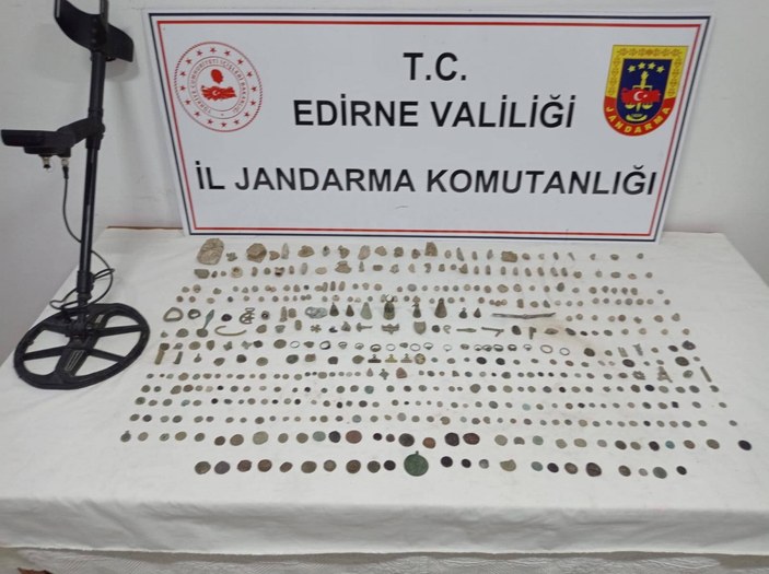 Edirne'de jandarmadan operasyon; 4 gözaltı #1