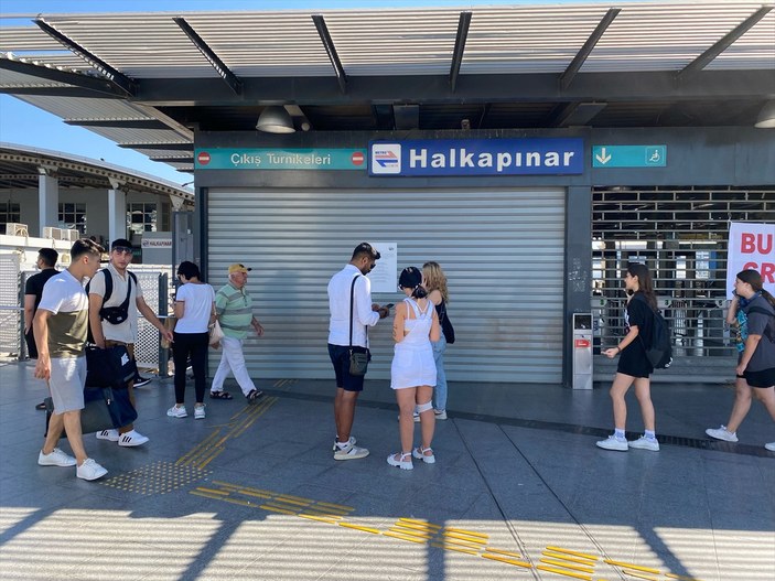 İzmir'de metro ve tramvay işçileri greve gitti: Emekçinin emeğinin karşılığını verin