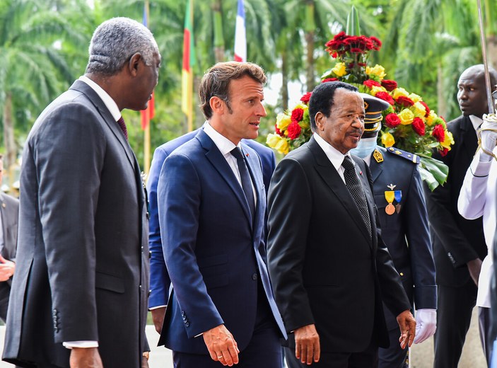 Fransa'da senatörlerden, Macron'un Afrika politikalarına eleştiri